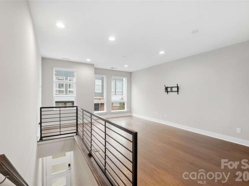 512 Sedgefield Park Drive, Charlotte, NC 28203.  MLS# CAR4428472, YatesRealty ID 53231. 