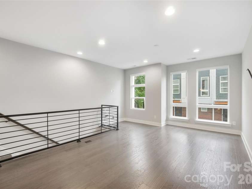 512 Sedgefield Park Drive, Charlotte, NC 28203.  MLS# CAR4428472, YatesRealty ID 53231. 