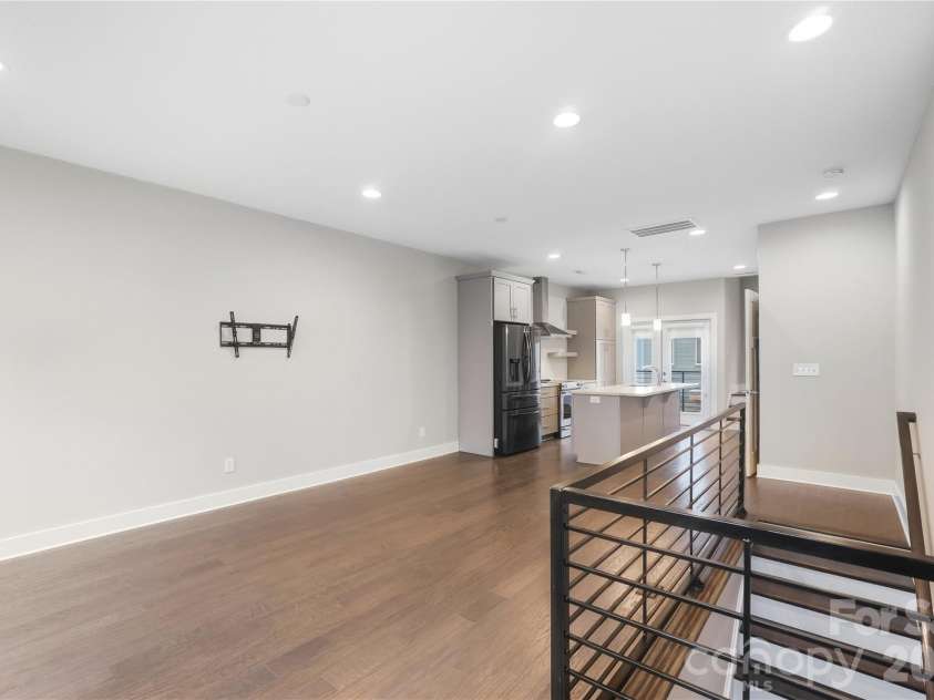 512 Sedgefield Park Drive, Charlotte, NC 28203.  MLS# CAR4428472, YatesRealty ID 53231. 