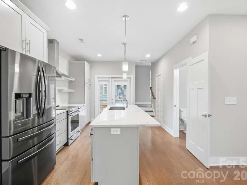 512 Sedgefield Park Drive, Charlotte, NC 28203.  MLS# CAR4428472, YatesRealty ID 53231. 