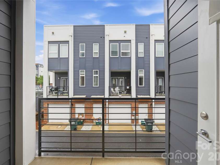 512 Sedgefield Park Drive, Charlotte, NC 28203.  MLS# CAR4428472, YatesRealty ID 53231. 