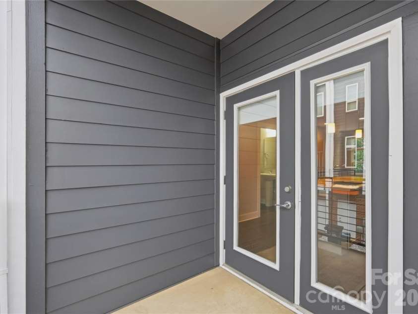 512 Sedgefield Park Drive, Charlotte, NC 28203.  MLS# CAR4428472, YatesRealty ID 53231. 
