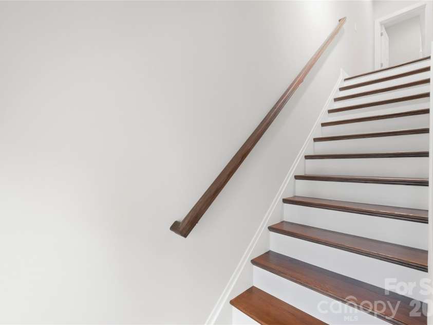 512 Sedgefield Park Drive, Charlotte, NC 28203.  MLS# CAR4428472, YatesRealty ID 53231. 