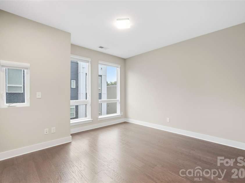 512 Sedgefield Park Drive, Charlotte, NC 28203.  MLS# CAR4428472, YatesRealty ID 53231. 