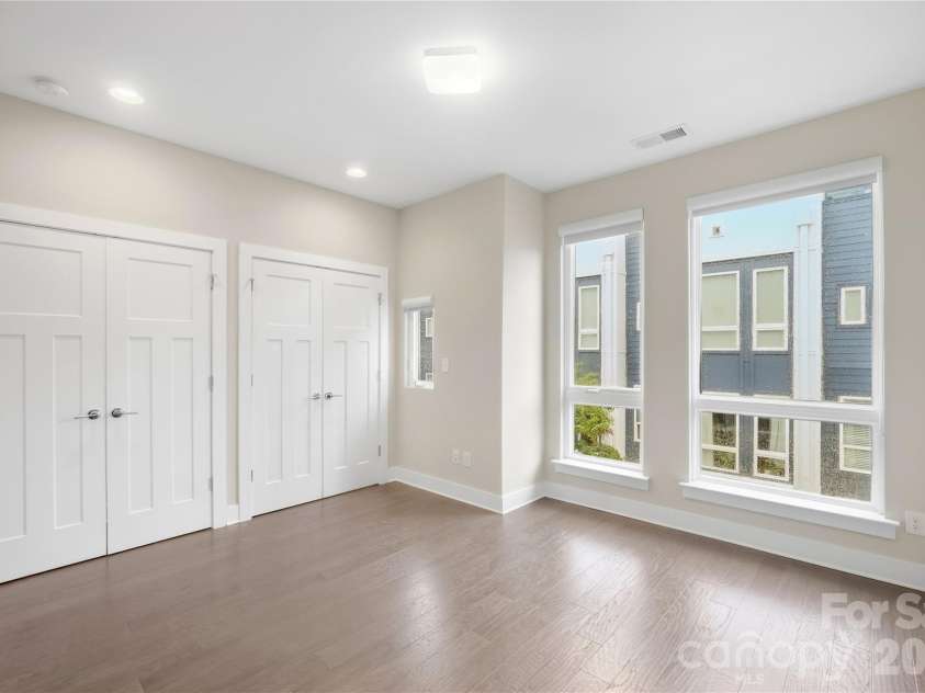 512 Sedgefield Park Drive, Charlotte, NC 28203.  MLS# CAR4428472, YatesRealty ID 53231. 