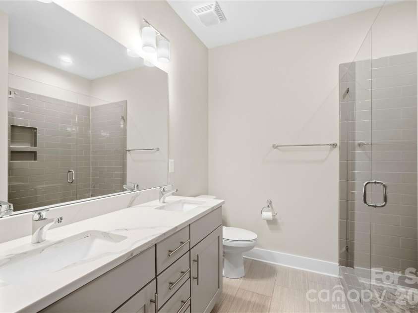 512 Sedgefield Park Drive, Charlotte, NC 28203.  MLS# CAR4428472, YatesRealty ID 53231. 
