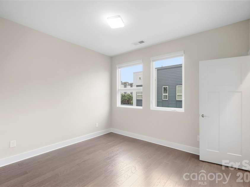 512 Sedgefield Park Drive, Charlotte, NC 28203.  MLS# CAR4428472, YatesRealty ID 53231. 