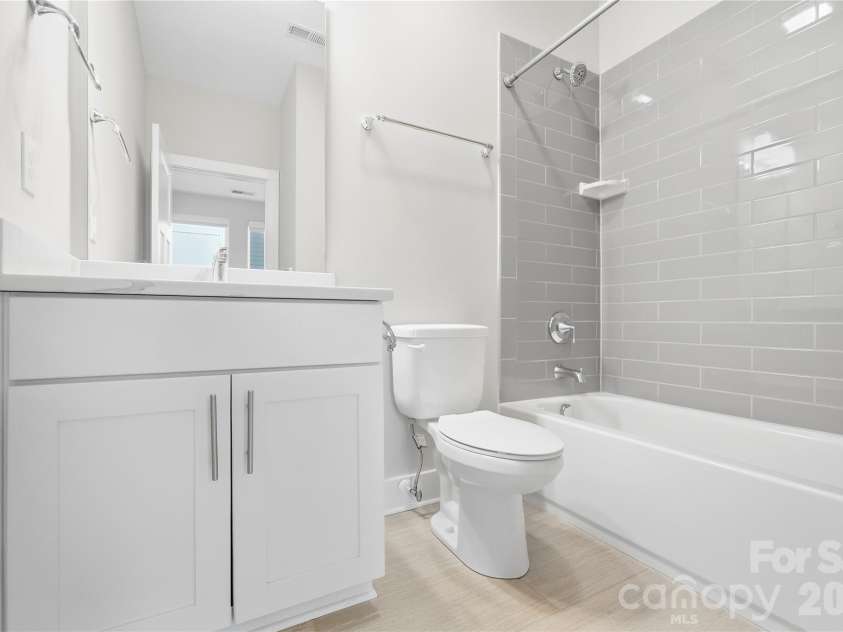 512 Sedgefield Park Drive, Charlotte, NC 28203.  MLS# CAR4428472, YatesRealty ID 53231. 