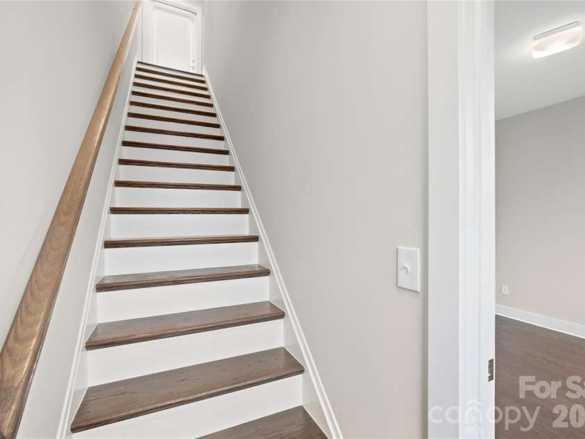 512 Sedgefield Park Drive, Charlotte, NC 28203.  MLS# CAR4428472, YatesRealty ID 53231. 