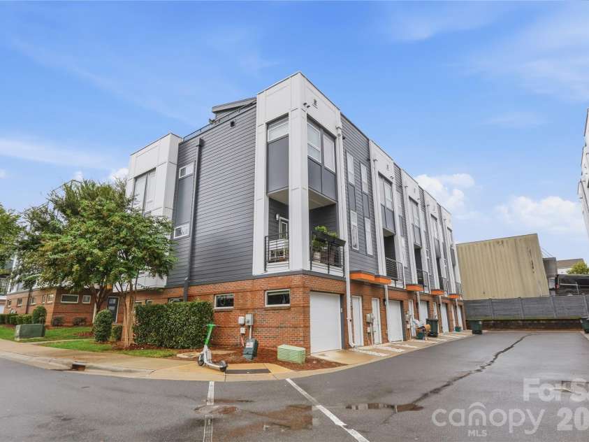 512 Sedgefield Park Drive, Charlotte, NC 28203.  MLS# CAR4428472, YatesRealty ID 53231. 