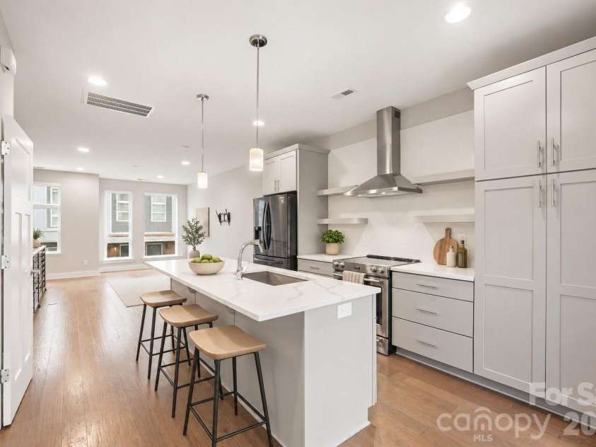 512 Sedgefield Park Drive, Charlotte, NC 28203.  MLS# CAR4428472, YatesRealty ID 53231. Virtually staged photo