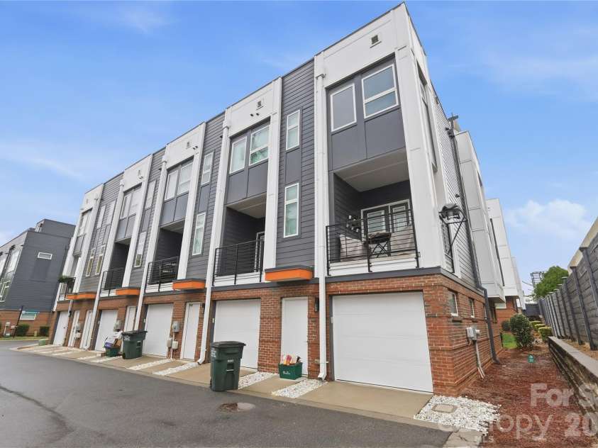 512 Sedgefield Park Drive, Charlotte, NC 28203.  MLS# CAR4428472, YatesRealty ID 53231. Virtually staged photo