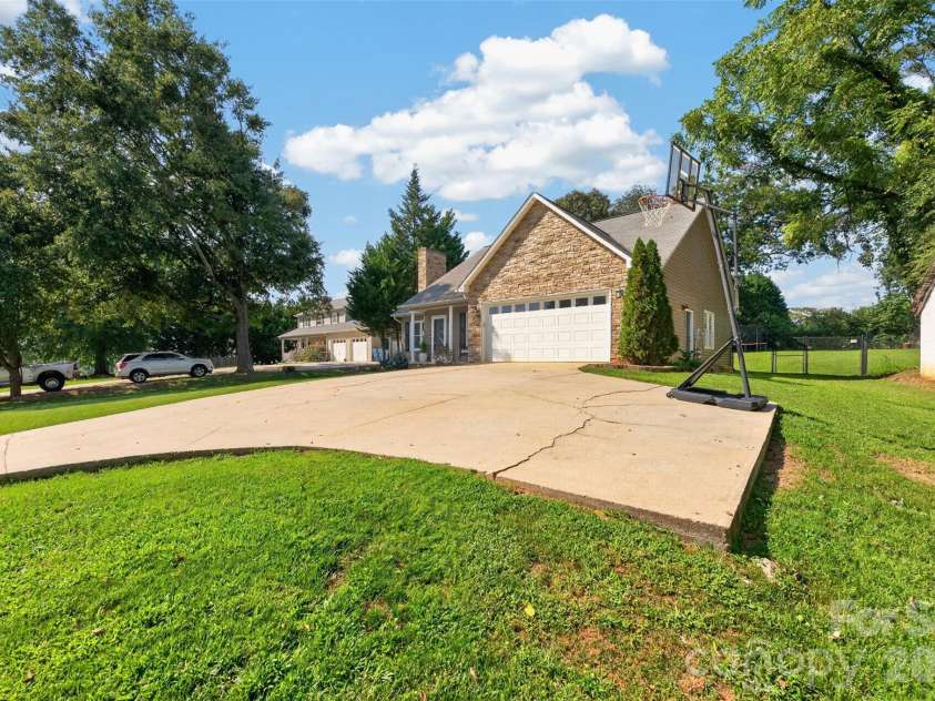 2 Hunters Creek Lane, Granite Falls, NC 28630.  MLS# CAR4420856, YatesRealty ID 53234. 