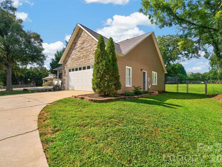 2 Hunters Creek Lane, Granite Falls, NC 28630.  MLS# CAR4420856, YatesRealty ID 53234. 