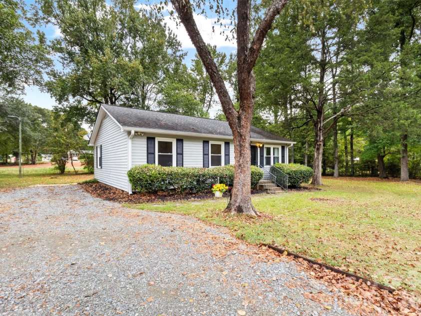 4012 Crestview Drive, Rock Hill, SC 29732.  MLS# CAR4421136, YatesRealty ID 53238. 
