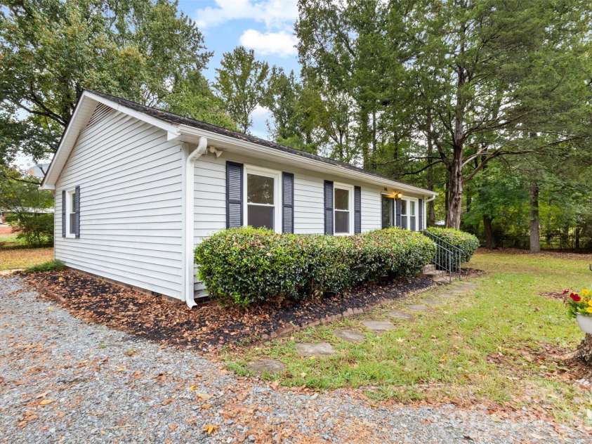 4012 Crestview Drive, Rock Hill, SC 29732.  MLS# CAR4421136, YatesRealty ID 53238. 