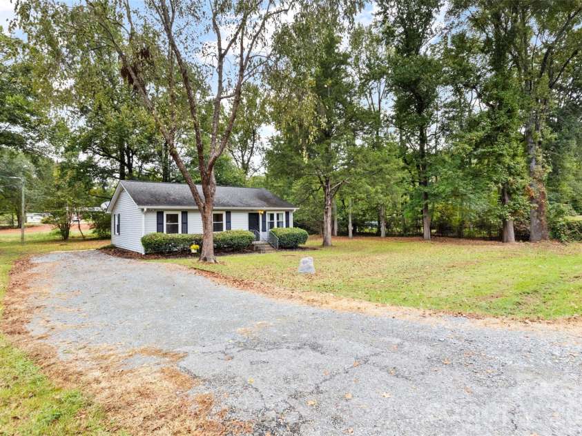 4012 Crestview Drive, Rock Hill, SC 29732.  MLS# CAR4421136, YatesRealty ID 53238. 