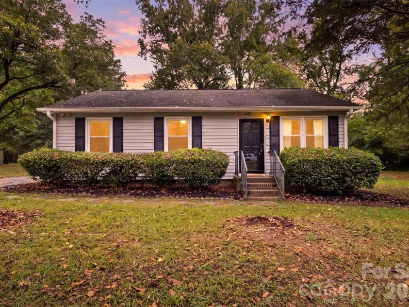 4012 Crestview Drive, Rock Hill, SC 29732.  MLS# CAR4421136, YatesRealty ID 53238. 