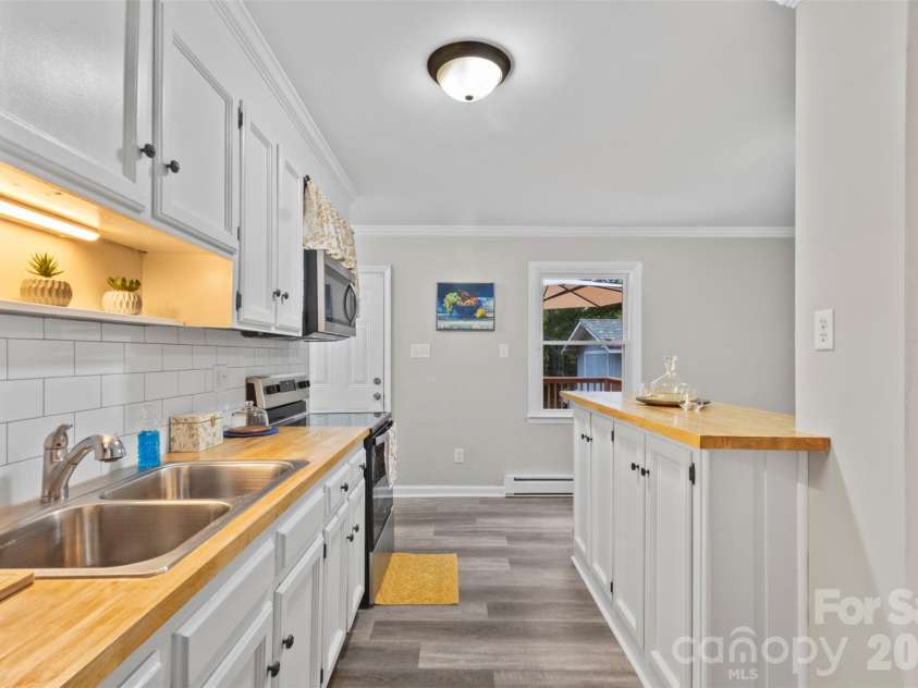 4012 Crestview Drive, Rock Hill, SC 29732.  MLS# CAR4421136, YatesRealty ID 53238. 