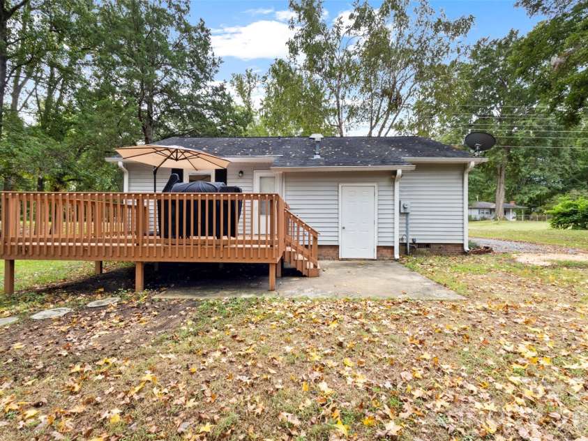 4012 Crestview Drive, Rock Hill, SC 29732.  MLS# CAR4421136, YatesRealty ID 53238. 