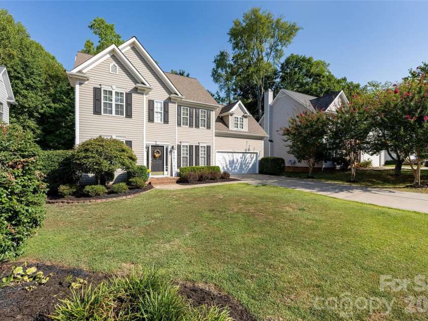 16919 Hampton Crossing Drive, Huntersville, NC 28078.  MLS# CAR4428164, YatesRealty ID 53239. 