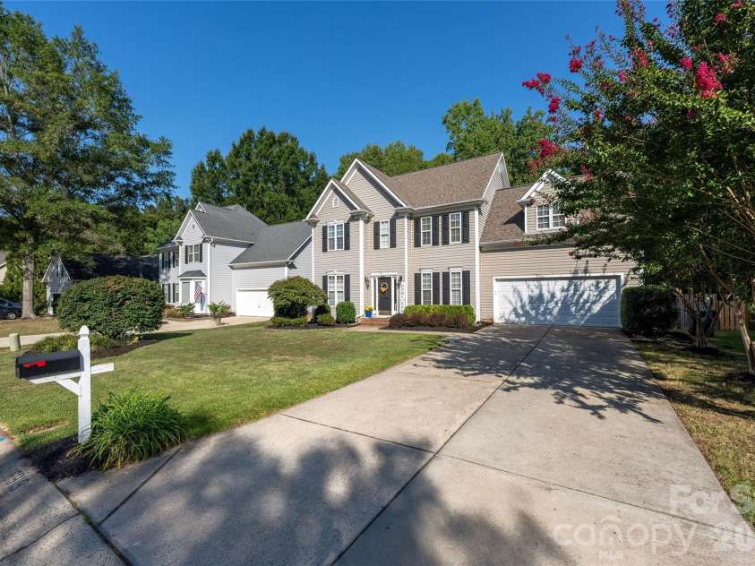 16919 Hampton Crossing Drive, Huntersville, NC 28078.  MLS# CAR4428164, YatesRealty ID 53239. 