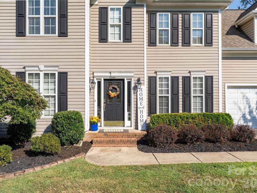 16919 Hampton Crossing Drive, Huntersville, NC 28078.  MLS# CAR4428164, YatesRealty ID 53239. 