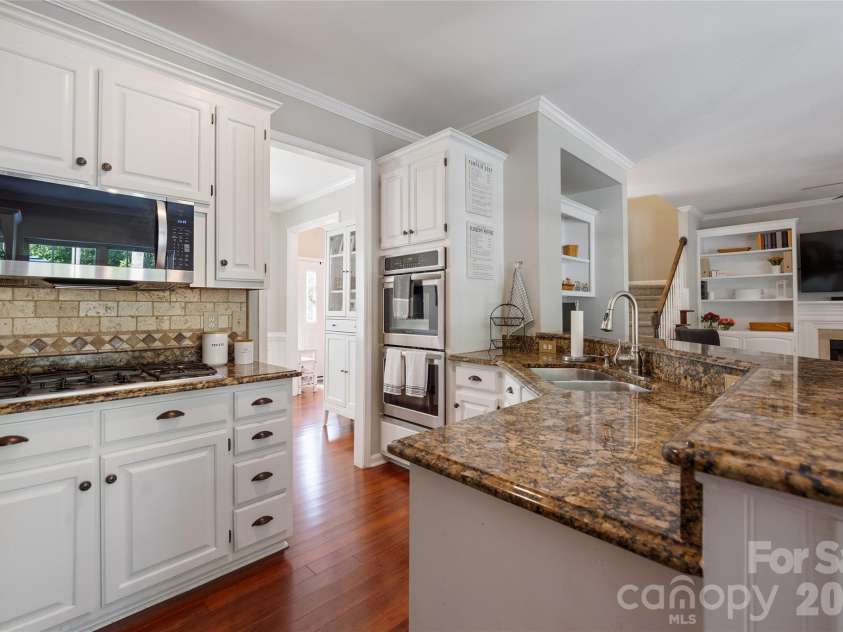 16919 Hampton Crossing Drive, Huntersville, NC 28078.  MLS# CAR4428164, YatesRealty ID 53239. 