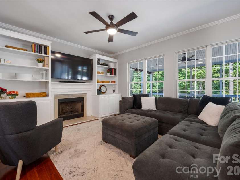 16919 Hampton Crossing Drive, Huntersville, NC 28078.  MLS# CAR4428164, YatesRealty ID 53239. 
