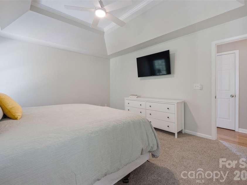 16919 Hampton Crossing Drive, Huntersville, NC 28078.  MLS# CAR4428164, YatesRealty ID 53239. 