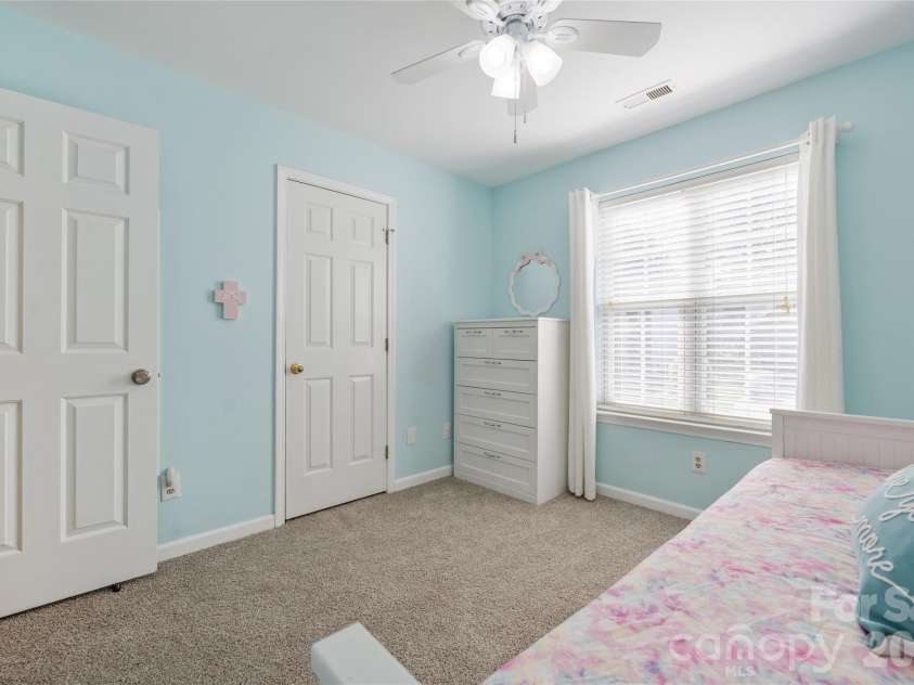 16919 Hampton Crossing Drive, Huntersville, NC 28078.  MLS# CAR4428164, YatesRealty ID 53239. 