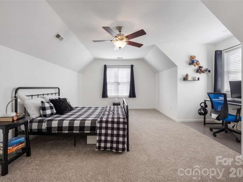 16919 Hampton Crossing Drive, Huntersville, NC 28078.  MLS# CAR4428164, YatesRealty ID 53239. 