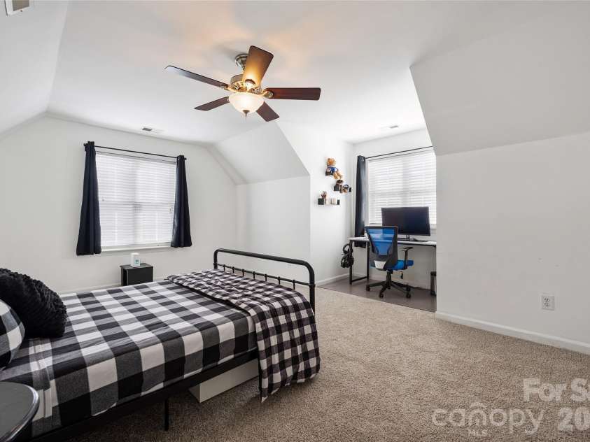 16919 Hampton Crossing Drive, Huntersville, NC 28078.  MLS# CAR4428164, YatesRealty ID 53239. 