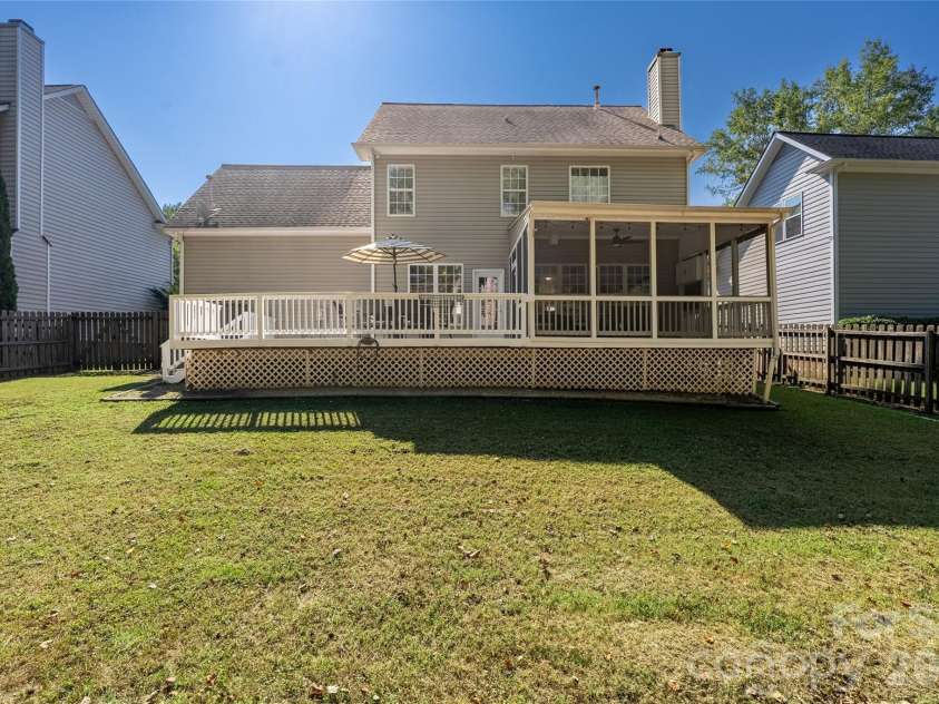 16919 Hampton Crossing Drive, Huntersville, NC 28078.  MLS# CAR4428164, YatesRealty ID 53239. 