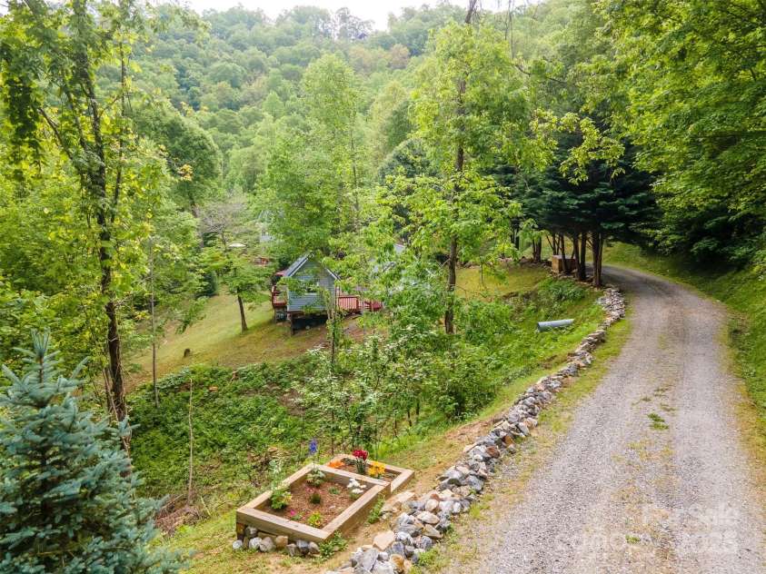 283 Walnut Cove Ridge, Bryson City, NC 28713.  MLS# CAR4245299, YatesRealty ID 5324. 