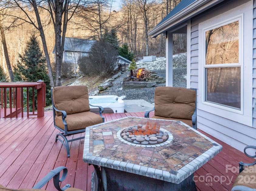 283 Walnut Cove Ridge, Bryson City, NC 28713.  MLS# CAR4245299, YatesRealty ID 5324. 