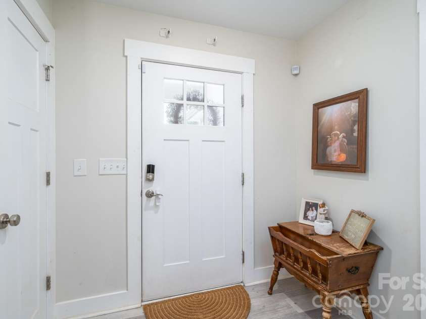 823 Limerick Drive, Dallas, NC 28034.  MLS# CAR4428382, YatesRealty ID 53240. 