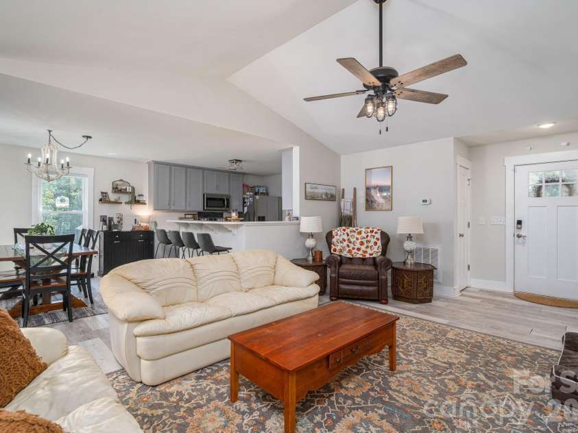823 Limerick Drive, Dallas, NC 28034.  MLS# CAR4428382, YatesRealty ID 53240. 