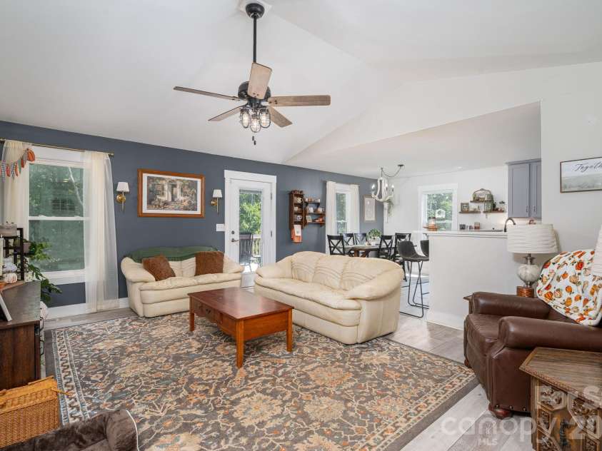 823 Limerick Drive, Dallas, NC 28034.  MLS# CAR4428382, YatesRealty ID 53240. 