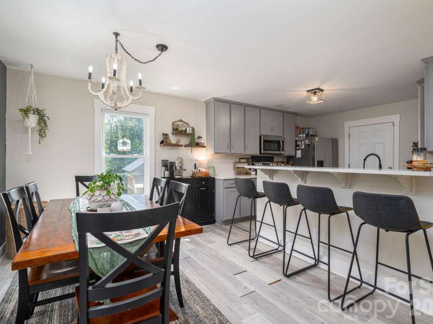 823 Limerick Drive, Dallas, NC 28034.  MLS# CAR4428382, YatesRealty ID 53240. 