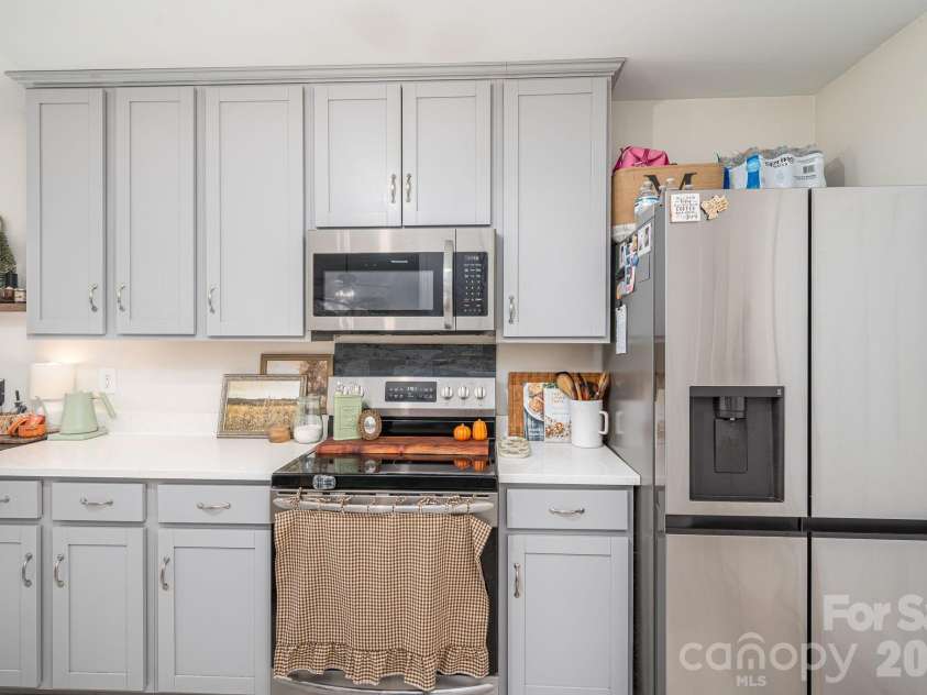 823 Limerick Drive, Dallas, NC 28034.  MLS# CAR4428382, YatesRealty ID 53240. 