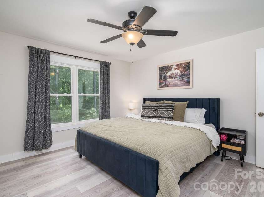 823 Limerick Drive, Dallas, NC 28034.  MLS# CAR4428382, YatesRealty ID 53240. 