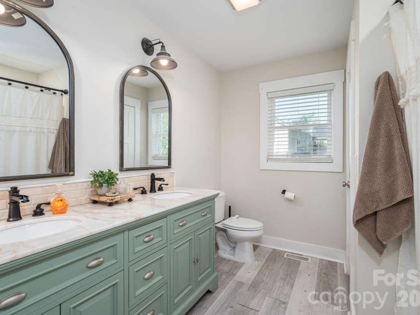 823 Limerick Drive, Dallas, NC 28034.  MLS# CAR4428382, YatesRealty ID 53240. 
