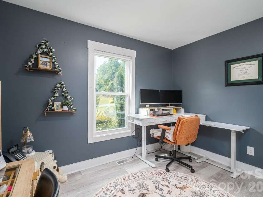 823 Limerick Drive, Dallas, NC 28034.  MLS# CAR4428382, YatesRealty ID 53240. 