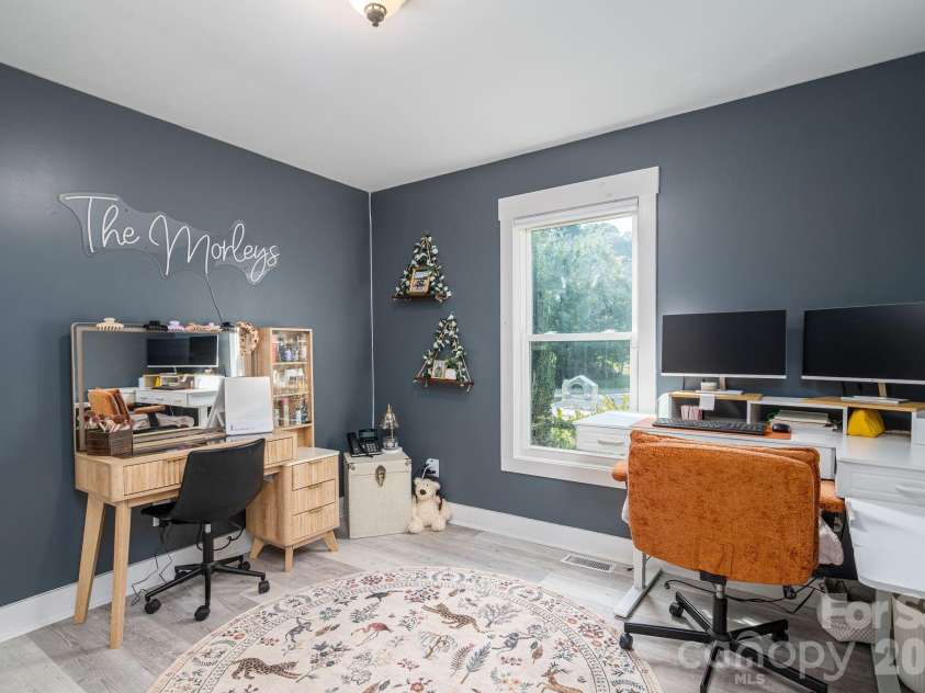 823 Limerick Drive, Dallas, NC 28034.  MLS# CAR4428382, YatesRealty ID 53240. 