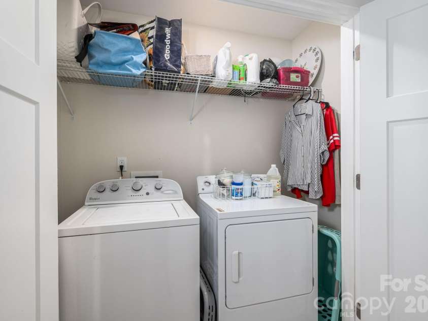 823 Limerick Drive, Dallas, NC 28034.  MLS# CAR4428382, YatesRealty ID 53240. 
