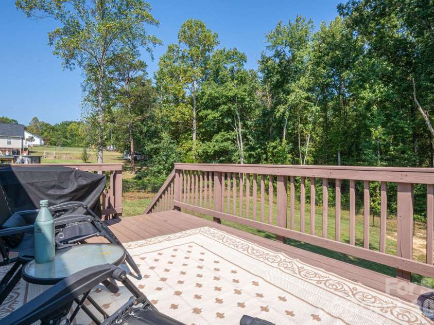 823 Limerick Drive, Dallas, NC 28034.  MLS# CAR4428382, YatesRealty ID 53240. 