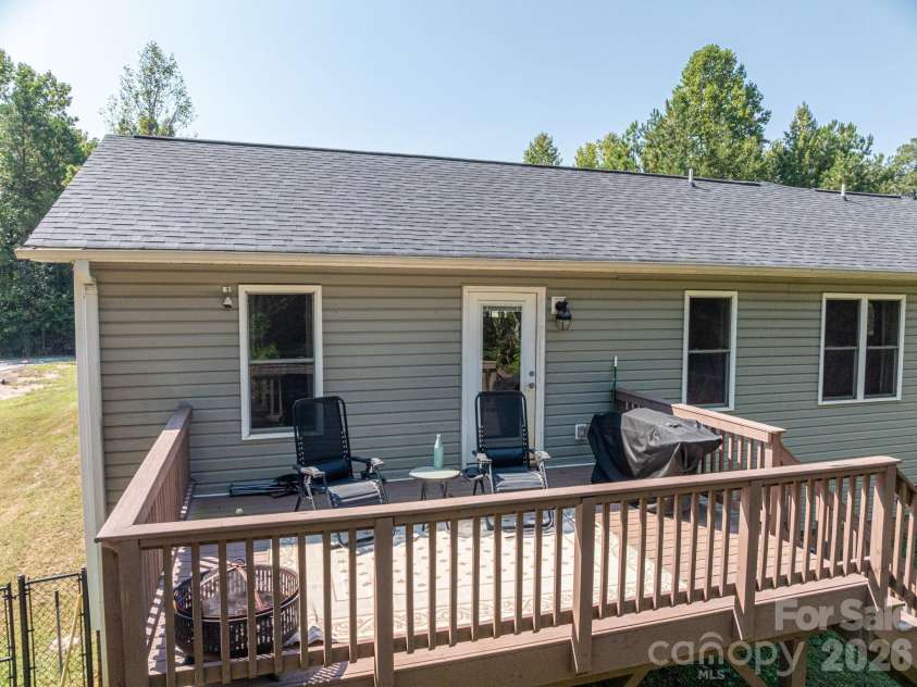 823 Limerick Drive, Dallas, NC 28034.  MLS# CAR4428382, YatesRealty ID 53240. 