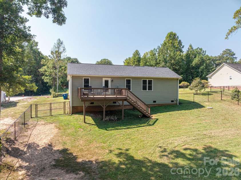 823 Limerick Drive, Dallas, NC 28034.  MLS# CAR4428382, YatesRealty ID 53240. 