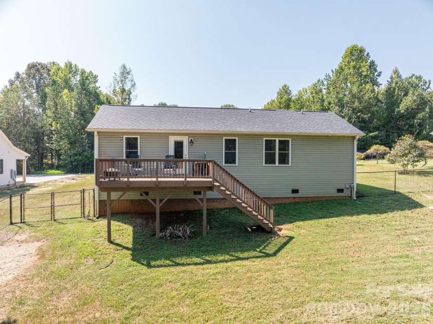 823 Limerick Drive, Dallas, NC 28034.  MLS# CAR4428382, YatesRealty ID 53240. 